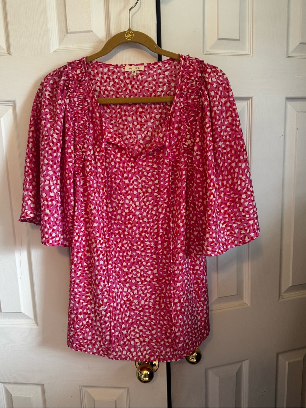 JODIFL Pink and White Printed V-Neck Flutter Sleeve Blouse